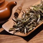 Poolautomaatne kaalumismasin teelehtede täitmiseks